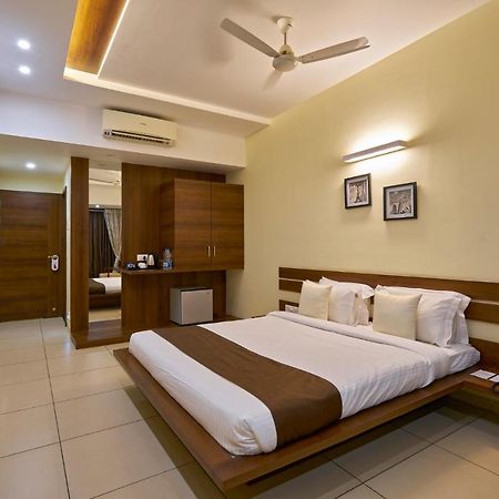 Hotel 3 Leaves Kolhapur Eksteriør billede