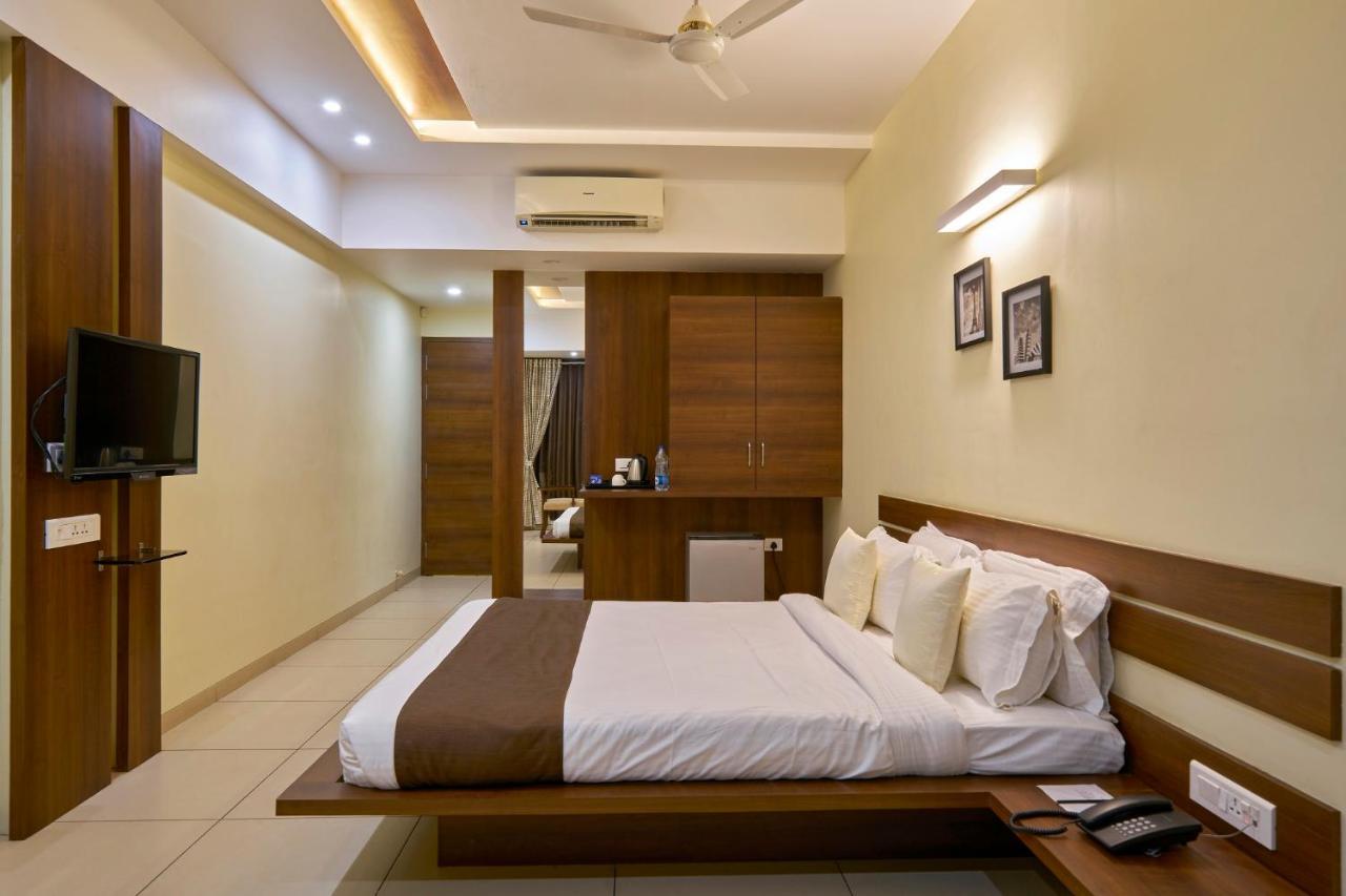 Hotel 3 Leaves Kolhapur Eksteriør billede
